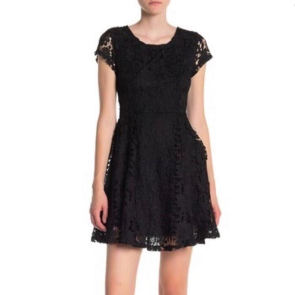 Max & Ash Short Sleeves Lace Dress